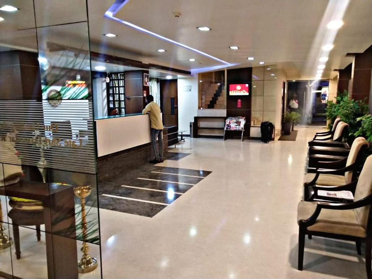 Suvarna Regency Hassan Exterior photo